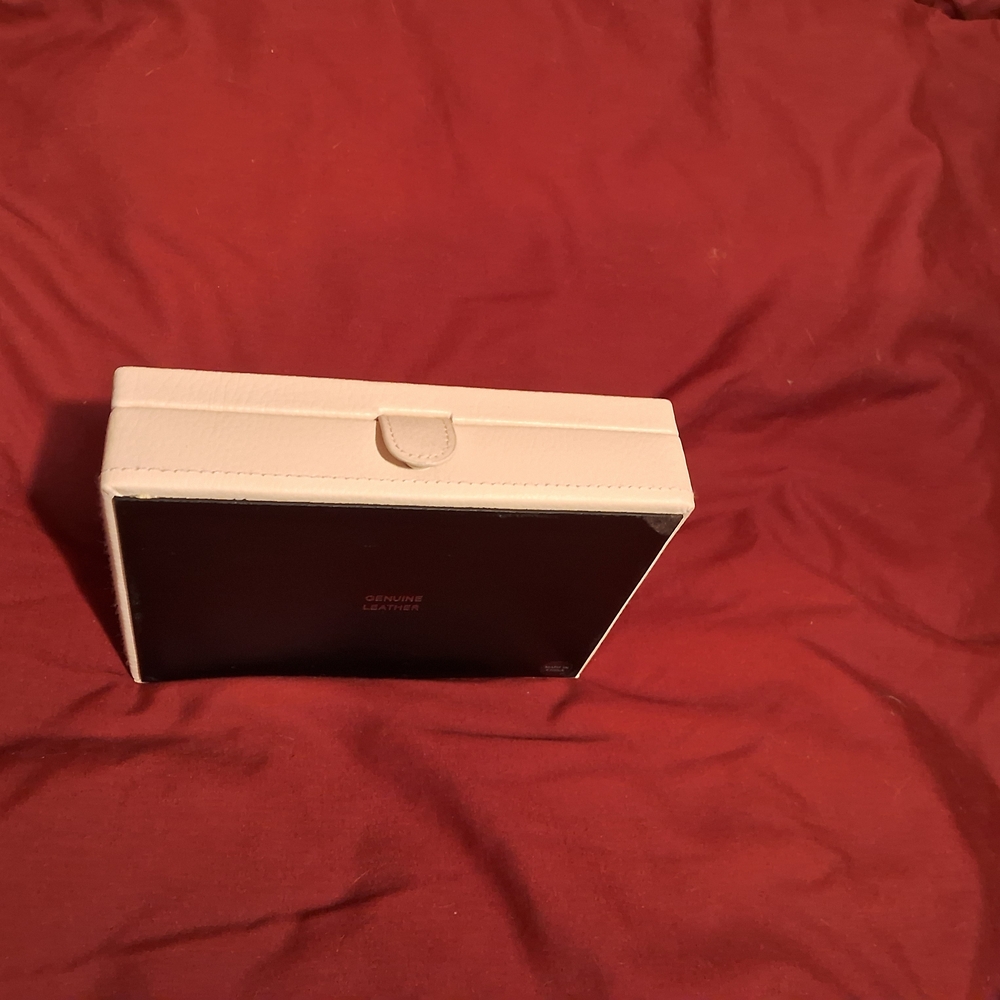 Pandora Cream and Black Leather Exterior Jewelry Box - Picture 7 of 9